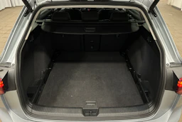 harmaa Volkswagen Golf 2025 kuva 15.