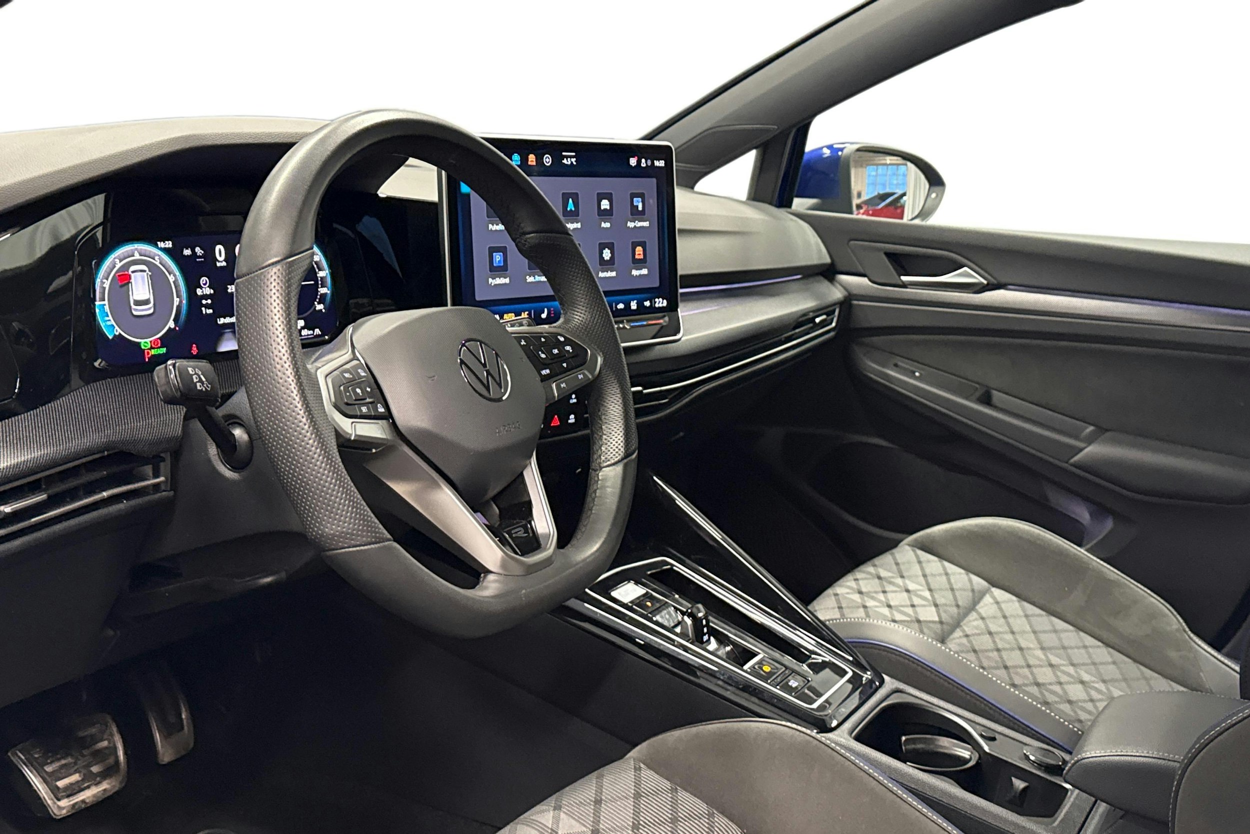 sininen Volkswagen Golf 2025 kuva 7.