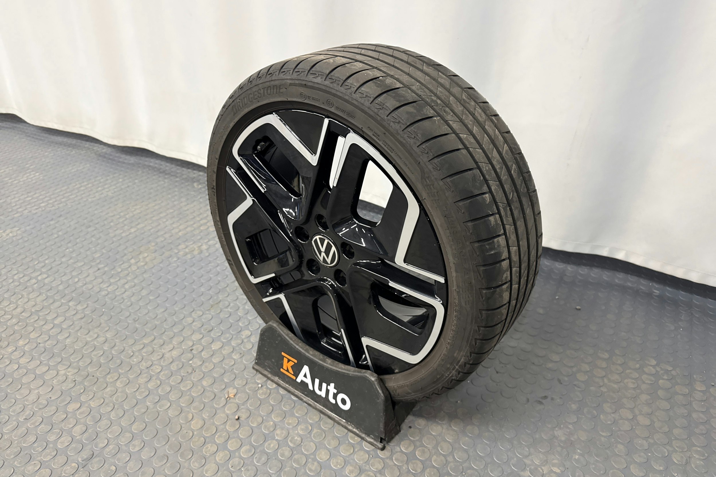 sininen Volkswagen Golf 2025 kuva 13.