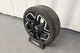 sininen Volkswagen Golf 2025 kuva 13.