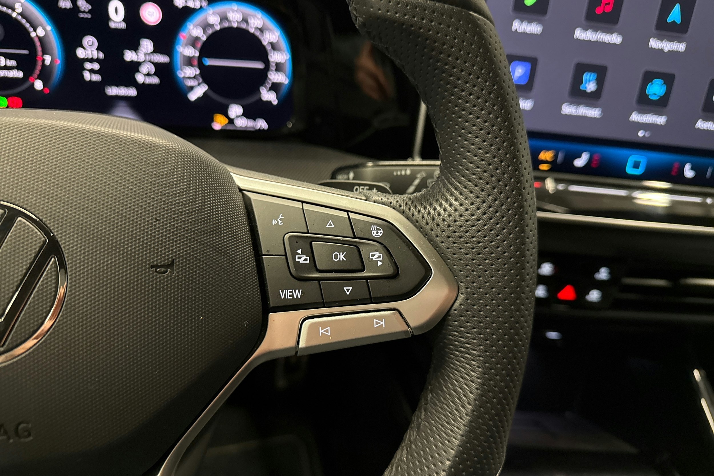 sininen Volkswagen Golf 2025 kuva 15.