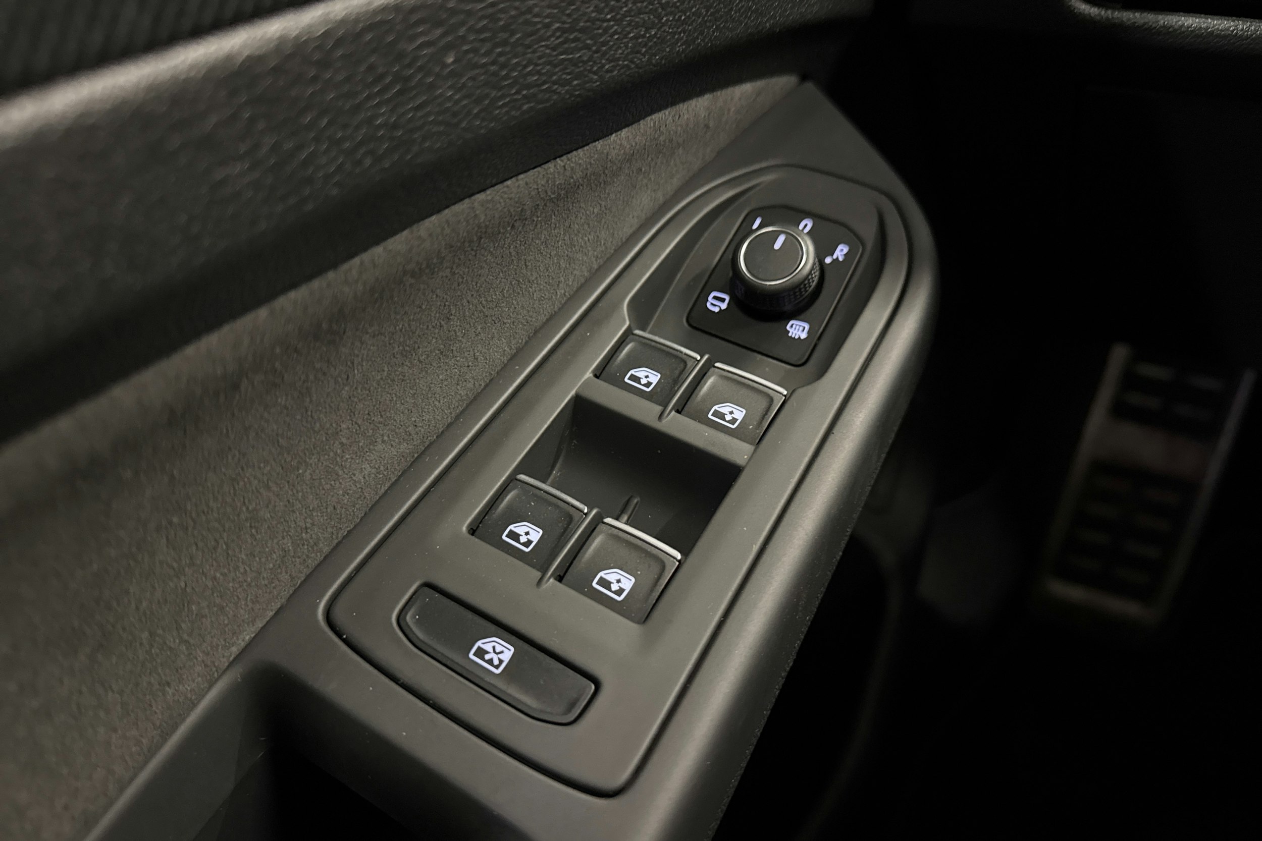 sininen Volkswagen Golf 2025 kuva 17.