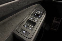 sininen Volkswagen Golf 2025 kuva 17.