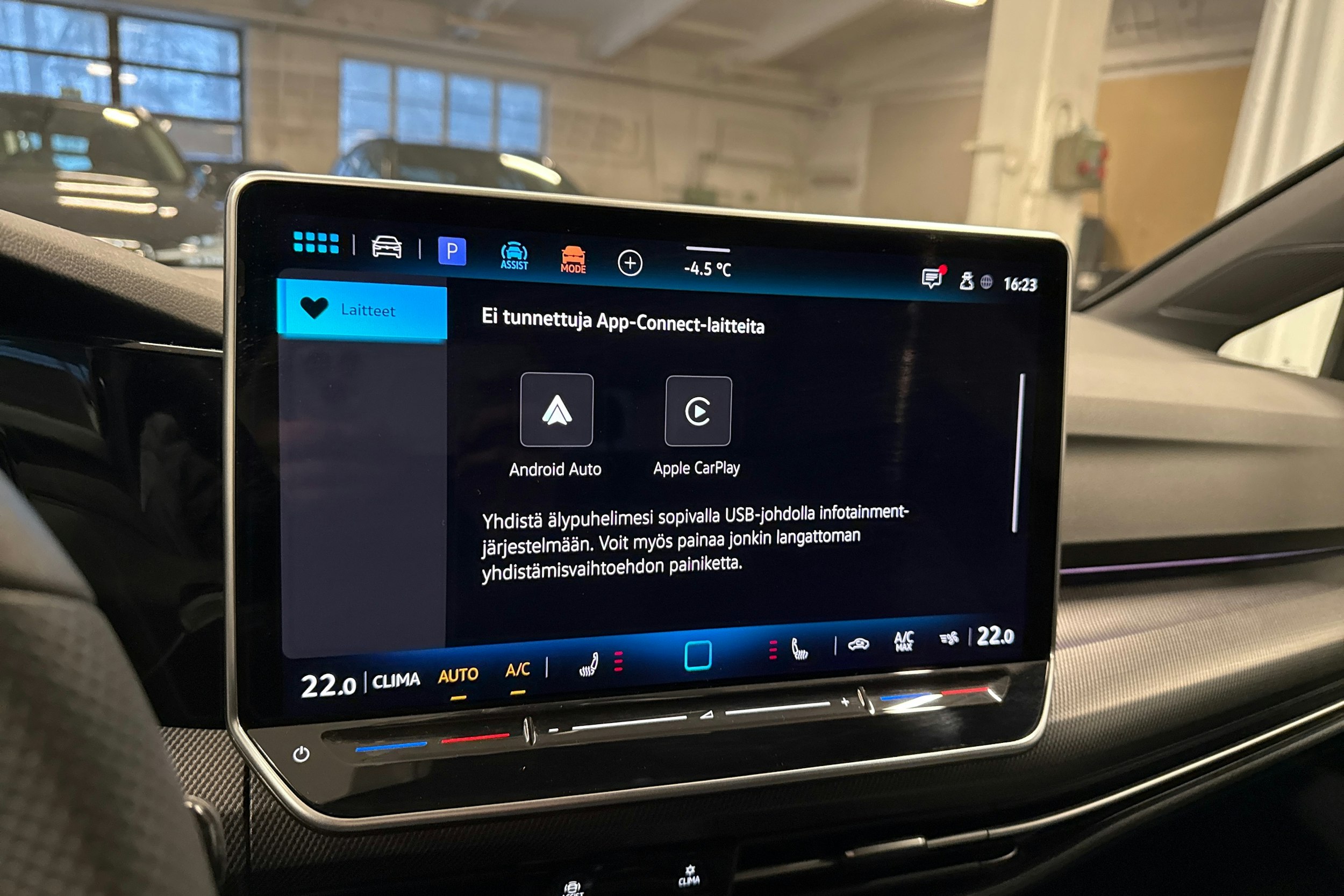 sininen Volkswagen Golf 2025 kuva 20.