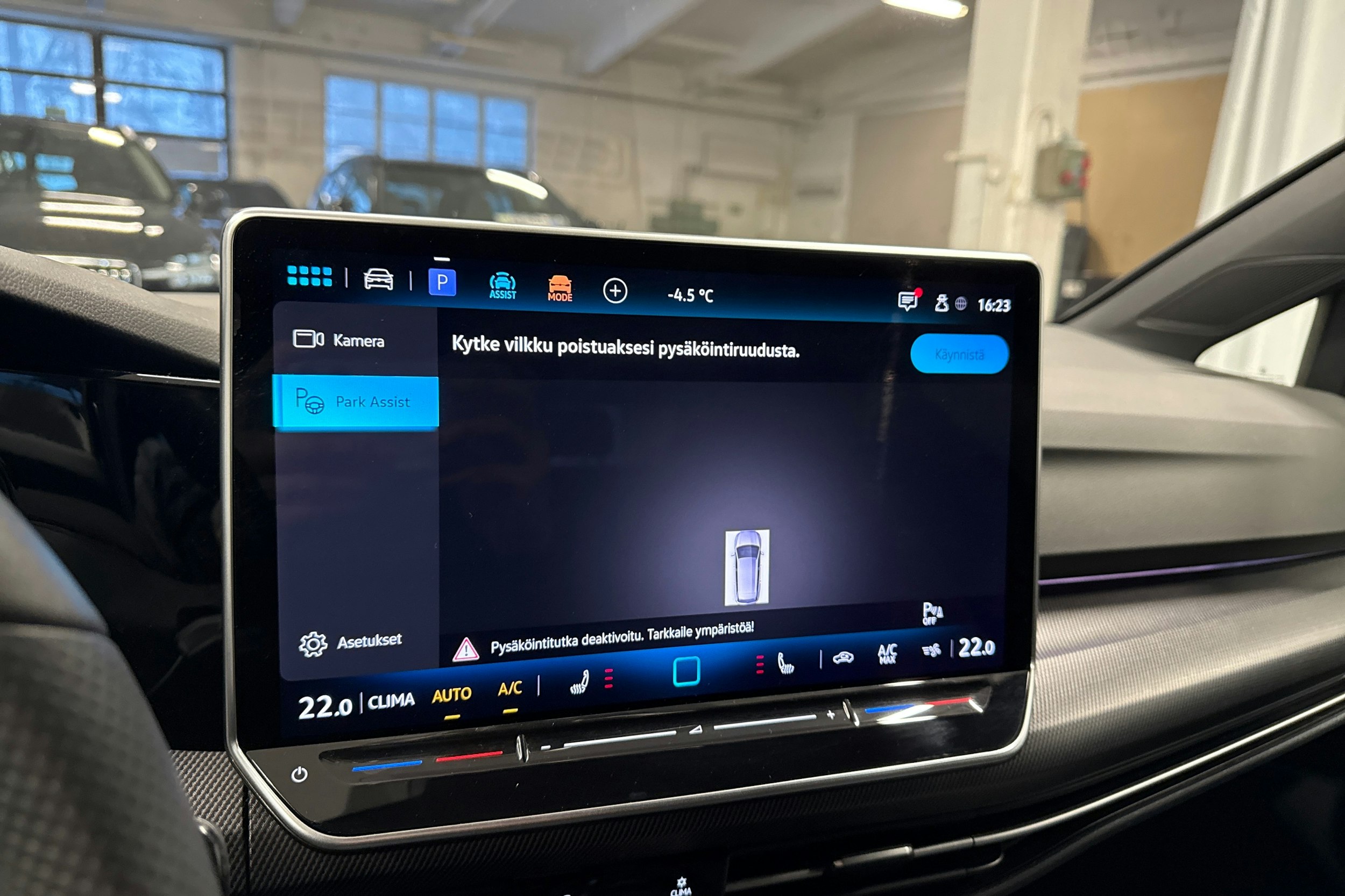 sininen Volkswagen Golf 2025 kuva 22.