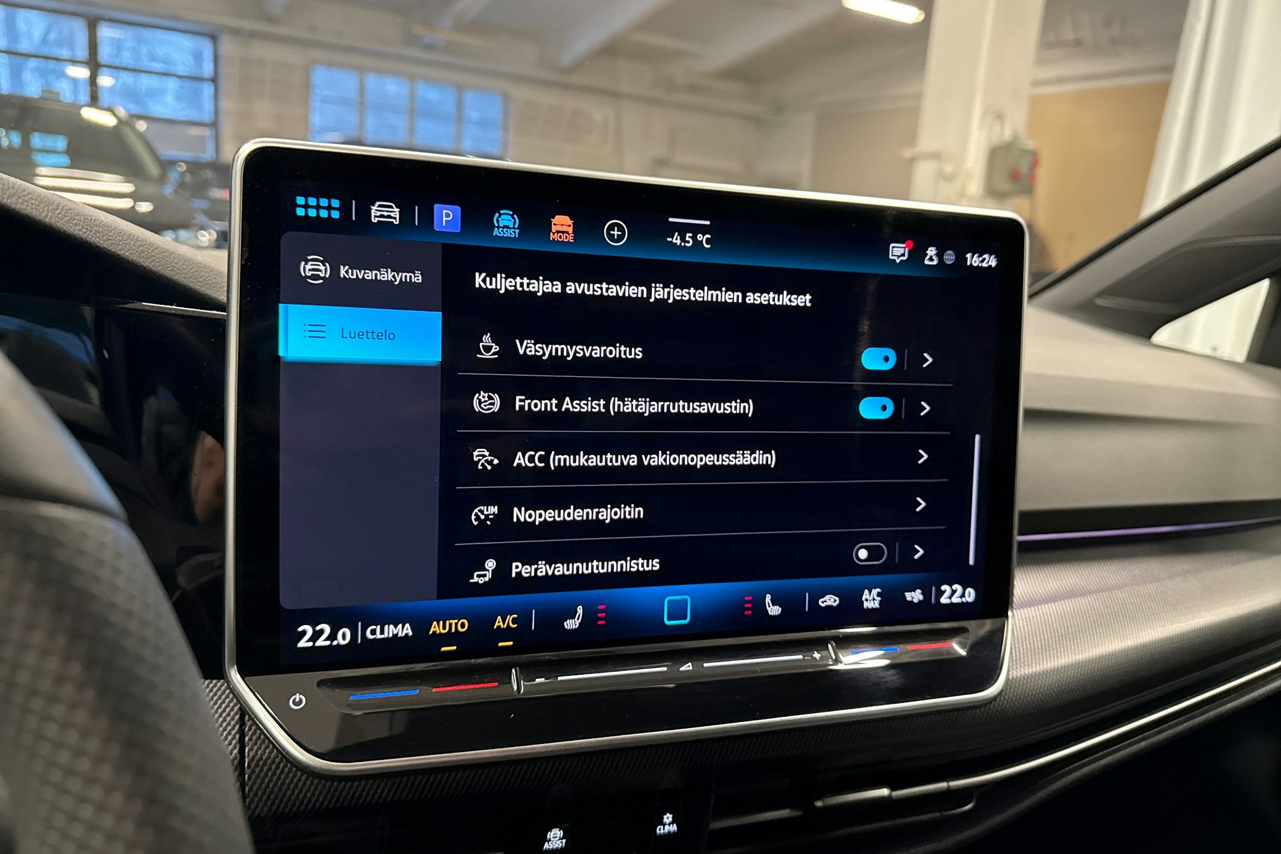 sininen Volkswagen Golf 2025 kuva 24.