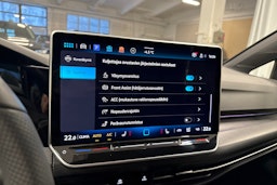 sininen Volkswagen Golf 2025 kuva 24.