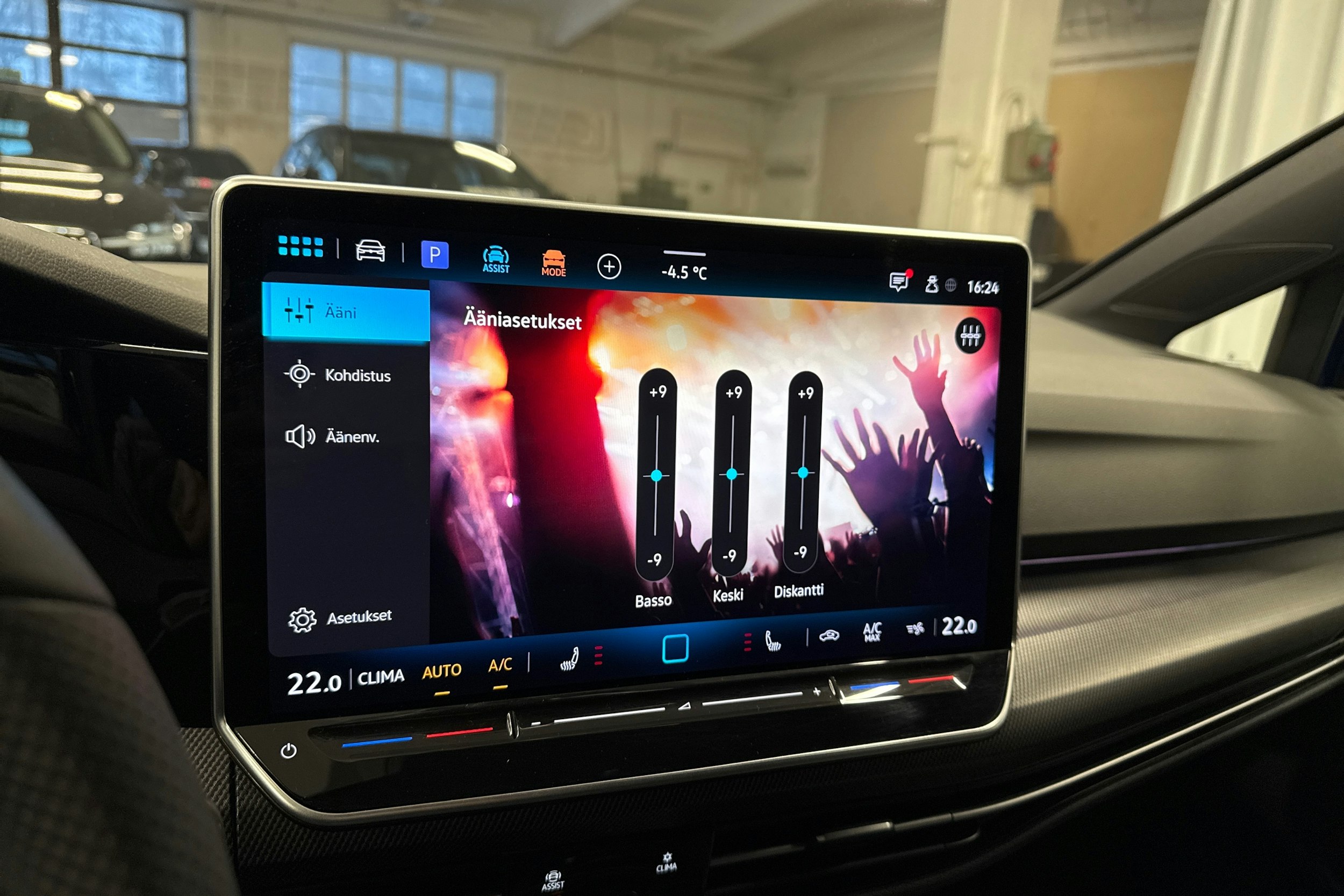 sininen Volkswagen Golf 2025 kuva 26.