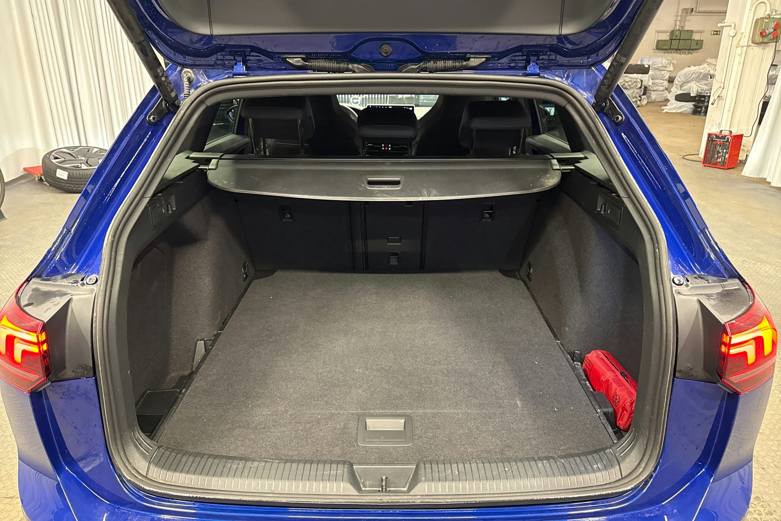 sininen Volkswagen Golf 2025 kuva 29.