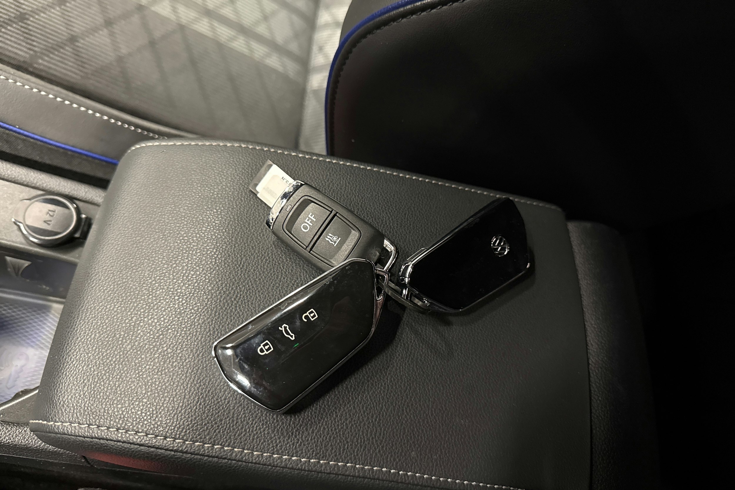 sininen Volkswagen Golf 2025 kuva 33.