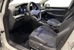 valkoinen Volkswagen Golf 2025 kuva 6.