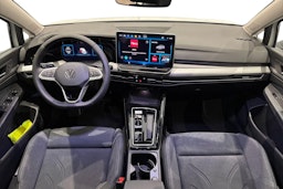 valkoinen Volkswagen Golf 2025 kuva 7.