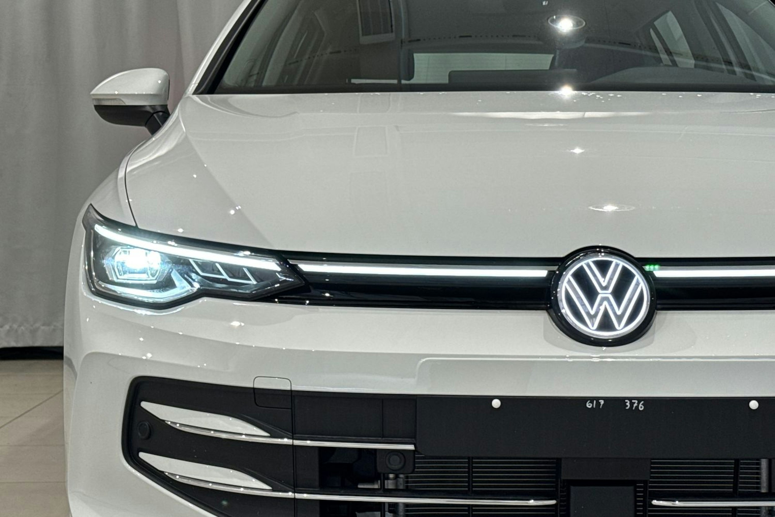 valkoinen Volkswagen Golf 2025 kuva 10.
