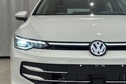 valkoinen Volkswagen Golf 2025 kuva 10.
