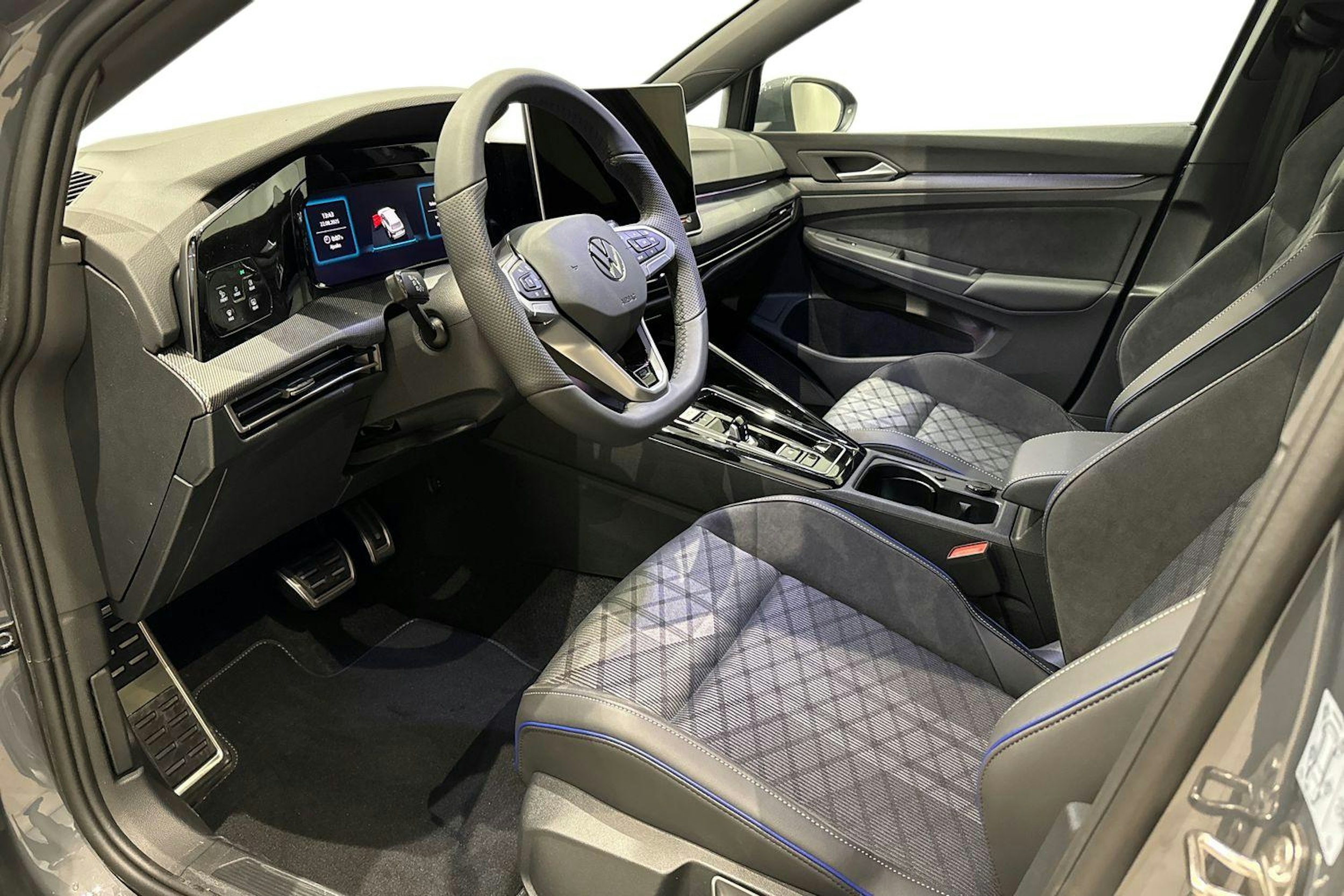 met. harmaa Volkswagen Golf 2025 kuva 6.