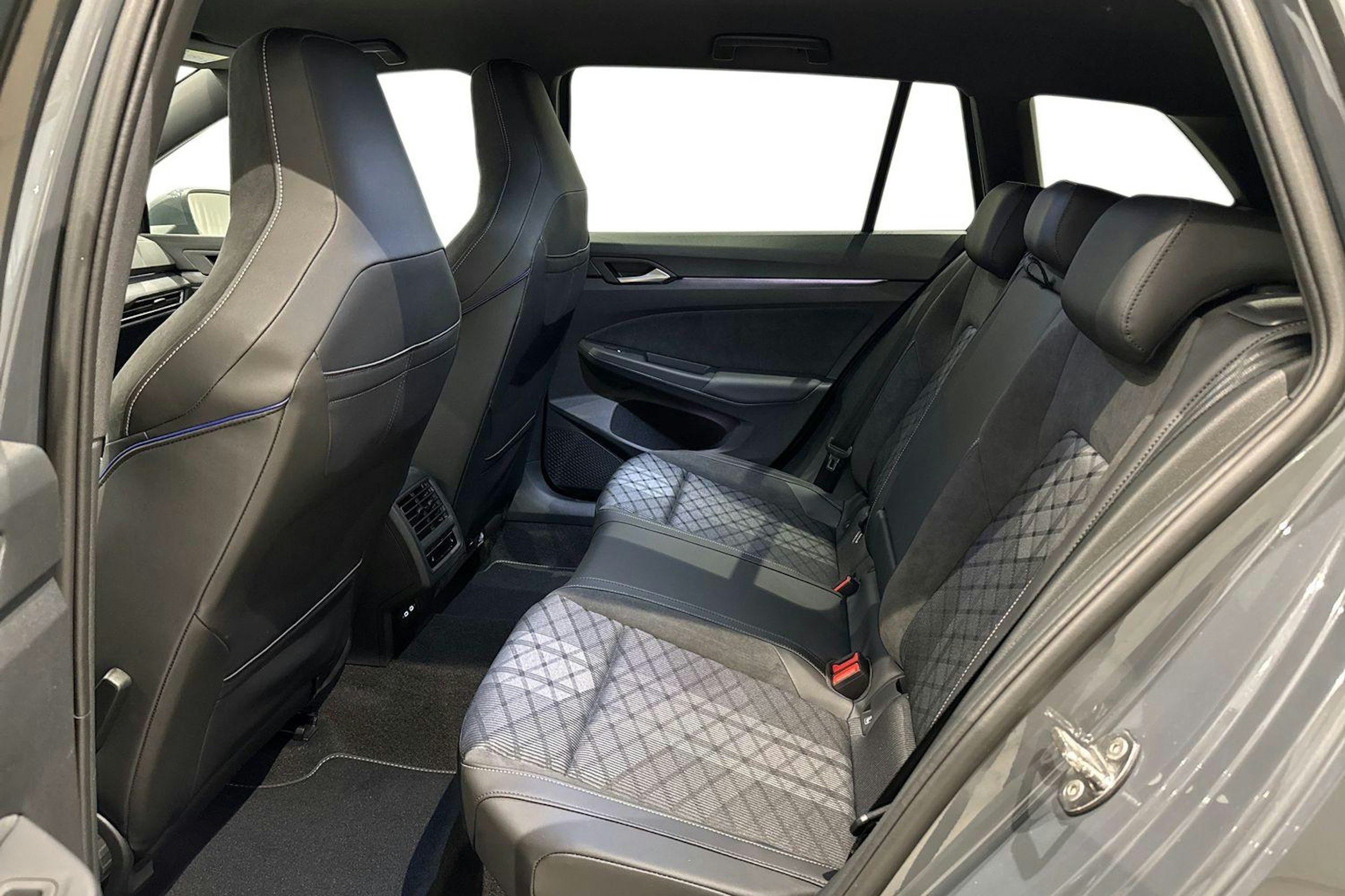 met. harmaa Volkswagen Golf 2025 kuva 8.