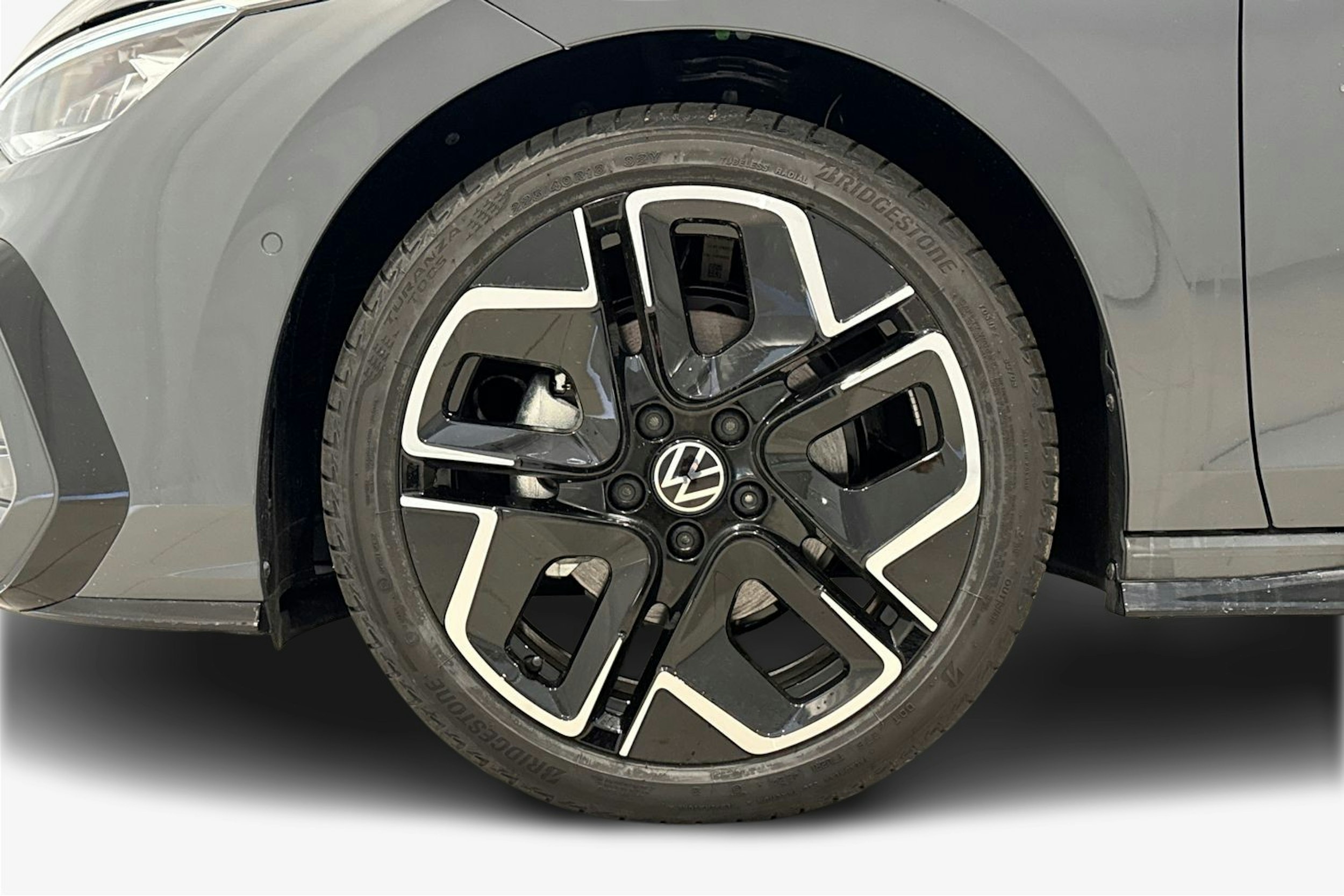 met. harmaa Volkswagen Golf 2025 kuva 9.