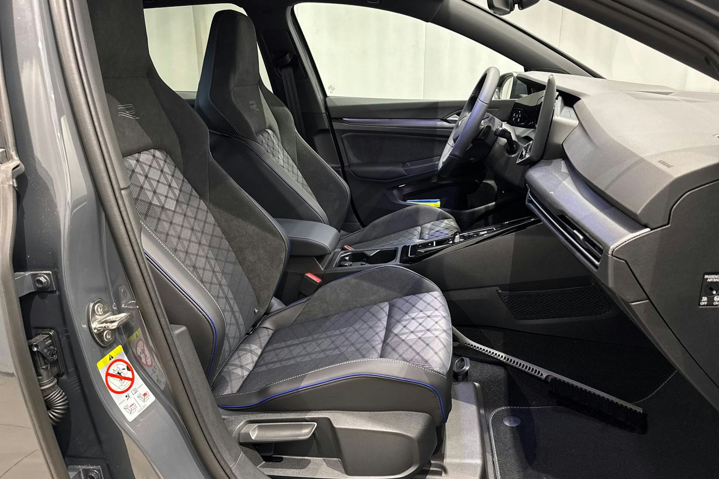 met. harmaa Volkswagen Golf 2025 kuva 14.