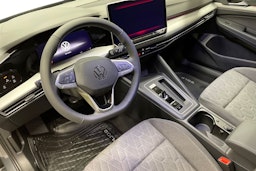 harmaa Volkswagen Golf 2025 kuva 6.