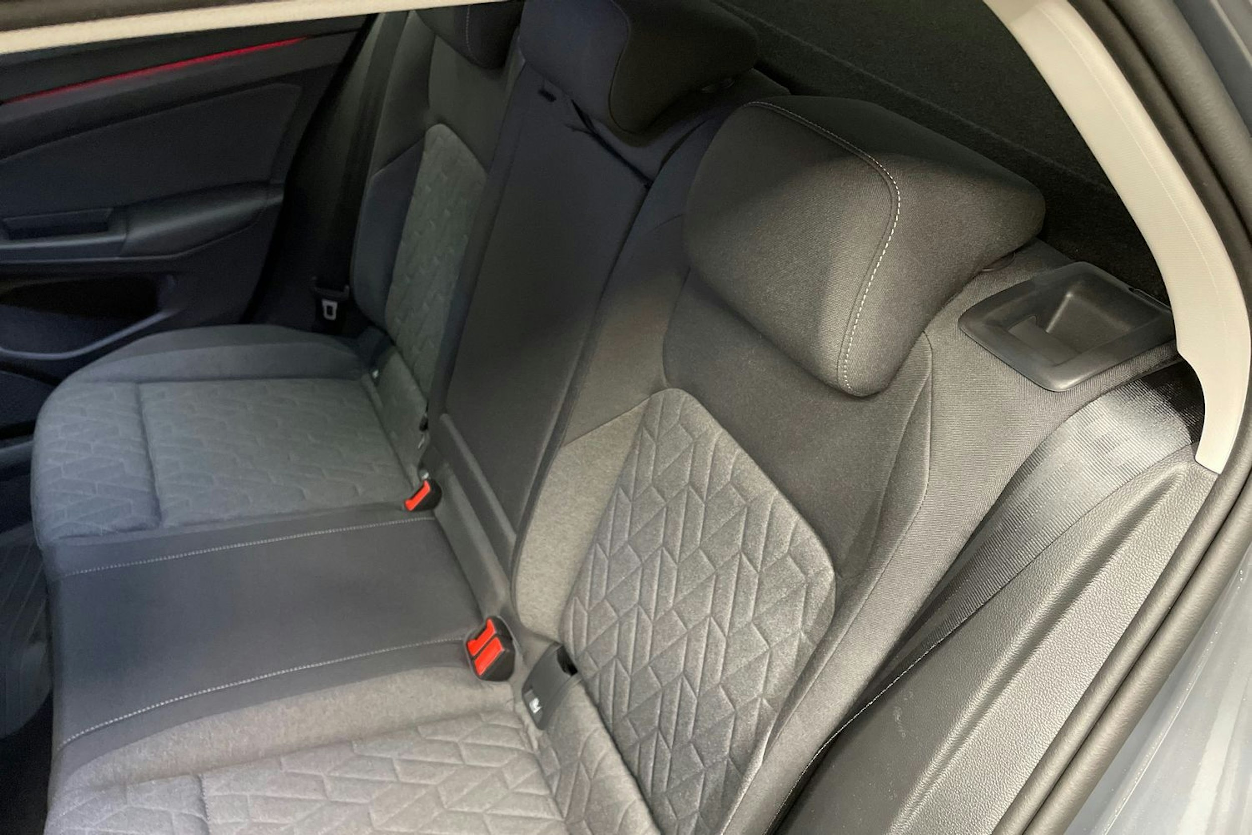 harmaa Volkswagen Golf 2025 kuva 8.