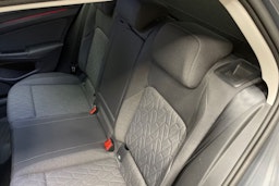 harmaa Volkswagen Golf 2025 kuva 8.