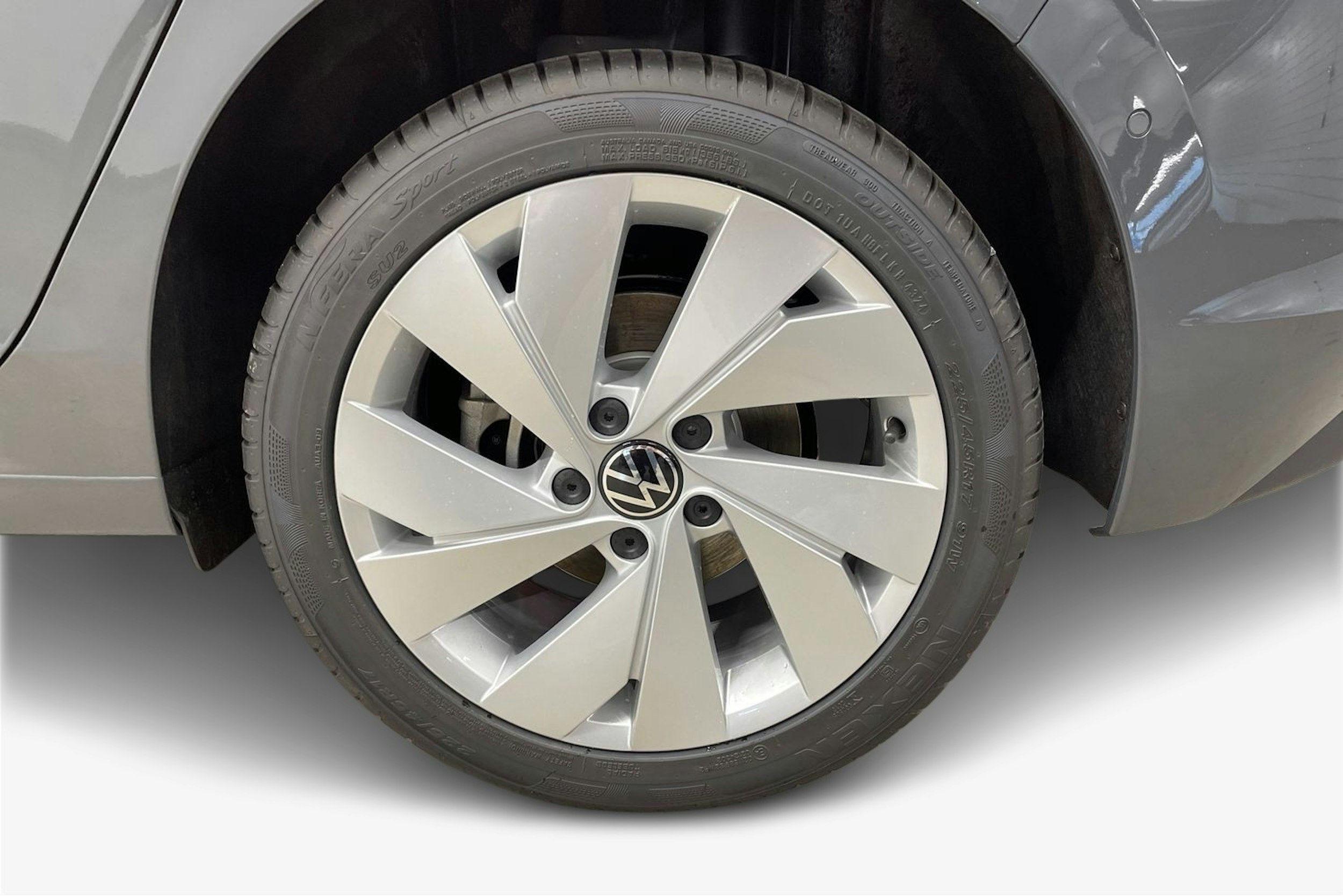 harmaa Volkswagen Golf 2025 kuva 9.