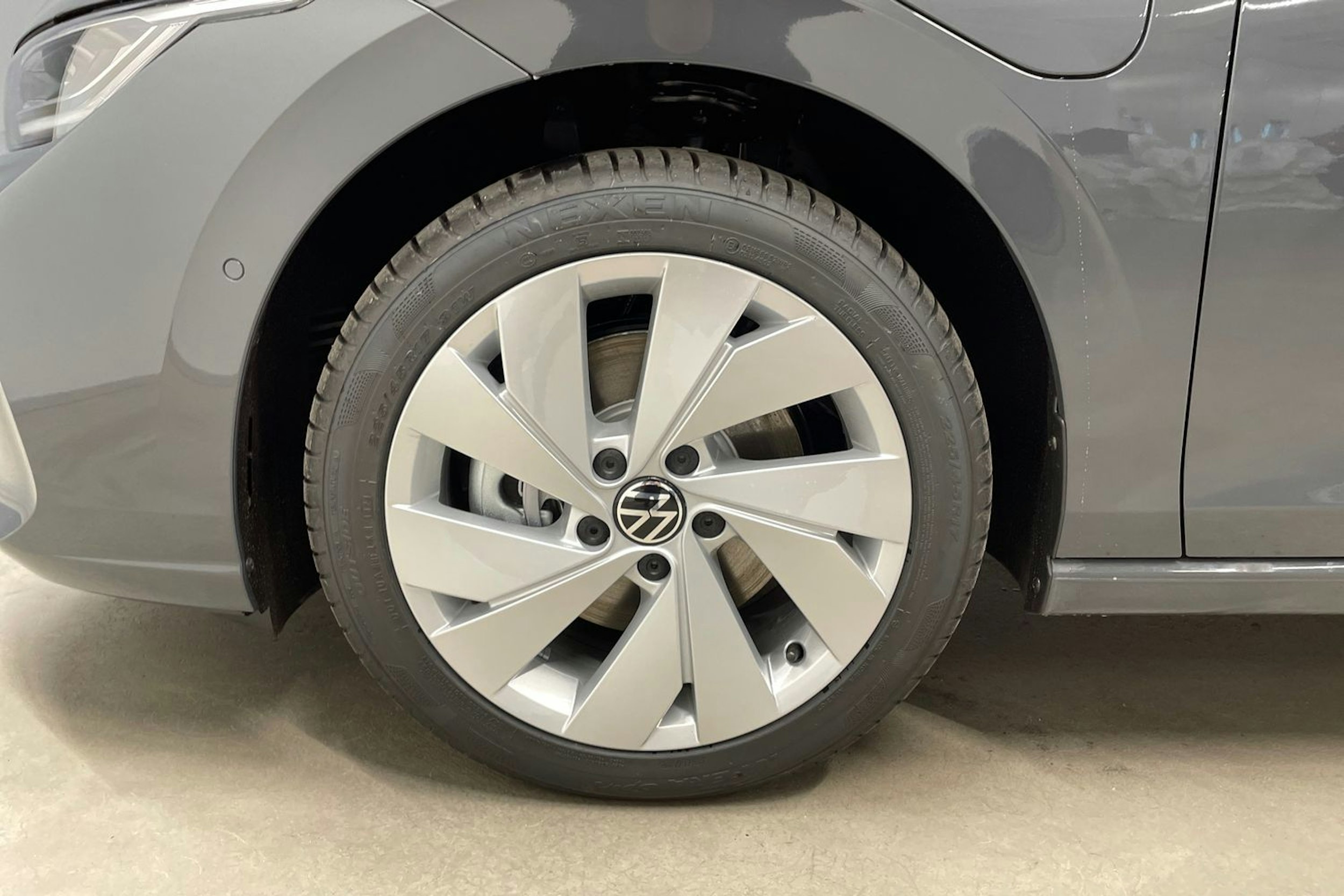 harmaa Volkswagen Golf 2025 kuva 10.