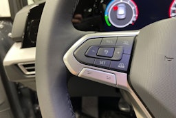 harmaa Volkswagen Golf 2025 kuva 13.