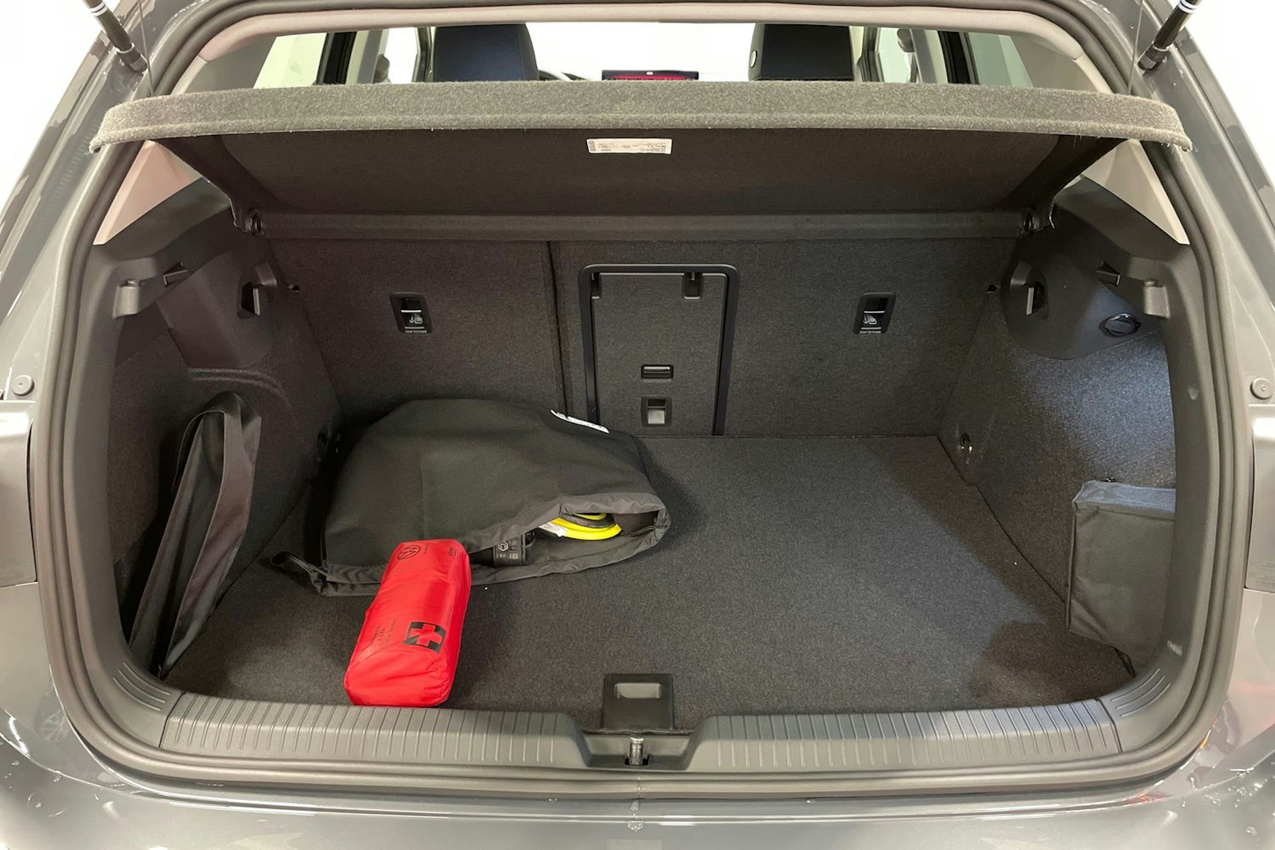 harmaa Volkswagen Golf 2025 kuva 15.