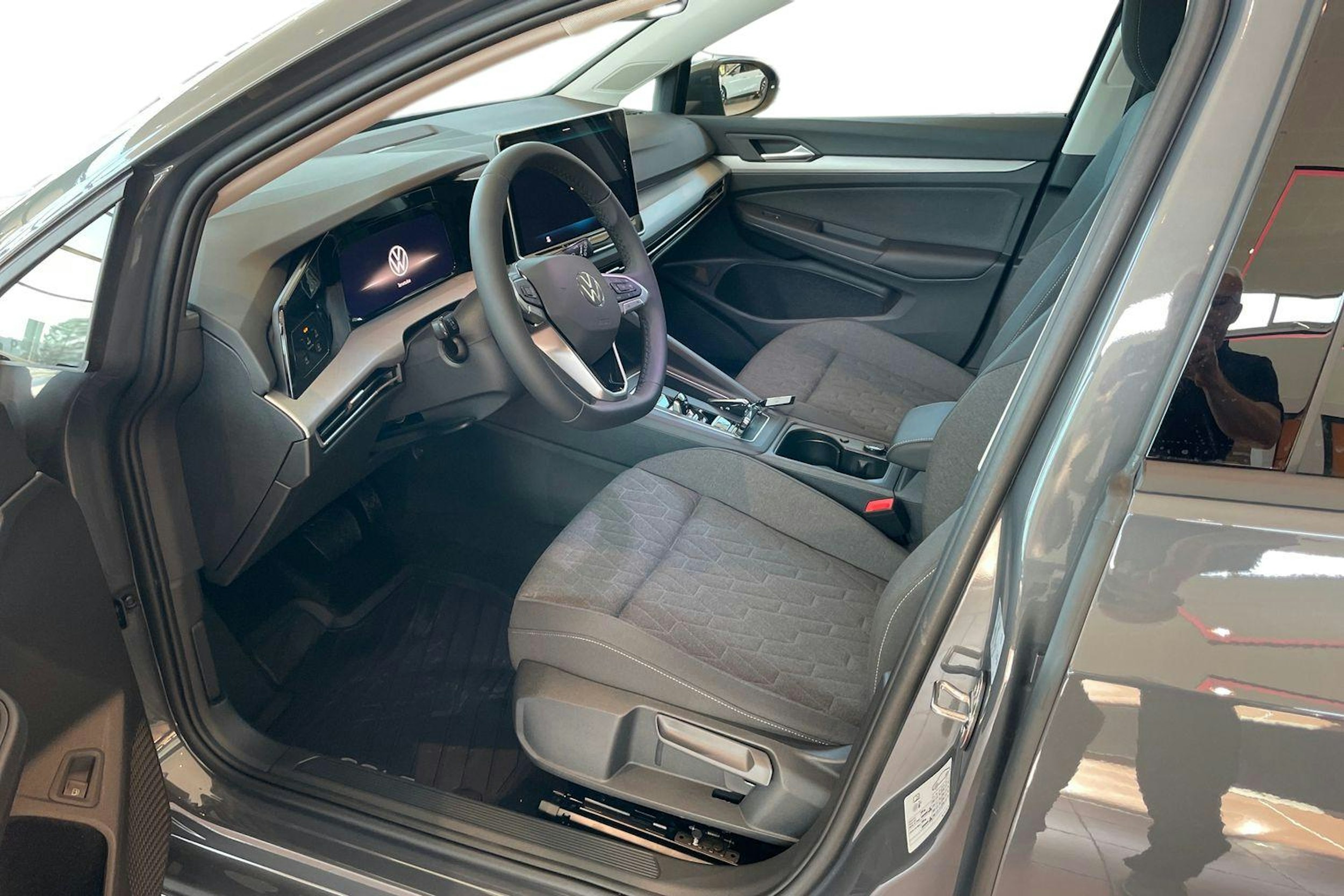 met. harmaa Volkswagen Golf 2025 kuva 6.