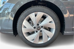 met. harmaa Volkswagen Golf 2025 kuva 9.