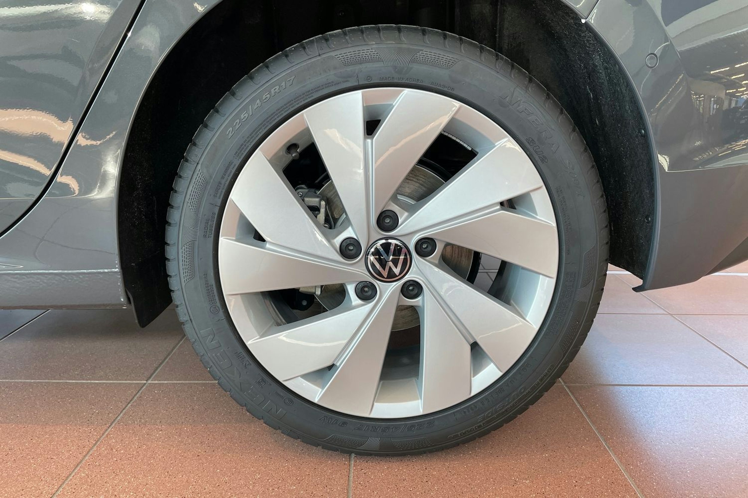 met. harmaa Volkswagen Golf 2025 kuva 10.