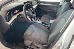 valkoinen Volkswagen Golf 2025 kuva 6.