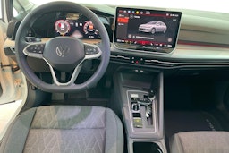 valkoinen Volkswagen Golf 2025 kuva 7.