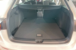 valkoinen Volkswagen Golf 2025 kuva 12.