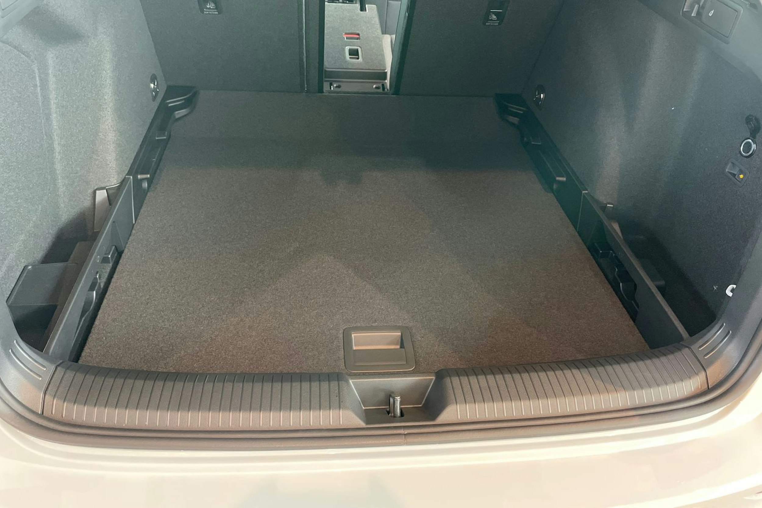 valkoinen Volkswagen Golf 2025 kuva 14.