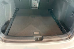 valkoinen Volkswagen Golf 2025 kuva 14.