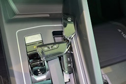 valkoinen Volkswagen Golf 2025 kuva 17.