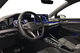 musta Volkswagen Golf 2025 kuva 6.