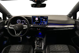 musta Volkswagen Golf 2025 kuva 7.