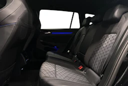 musta Volkswagen Golf 2025 kuva 8.
