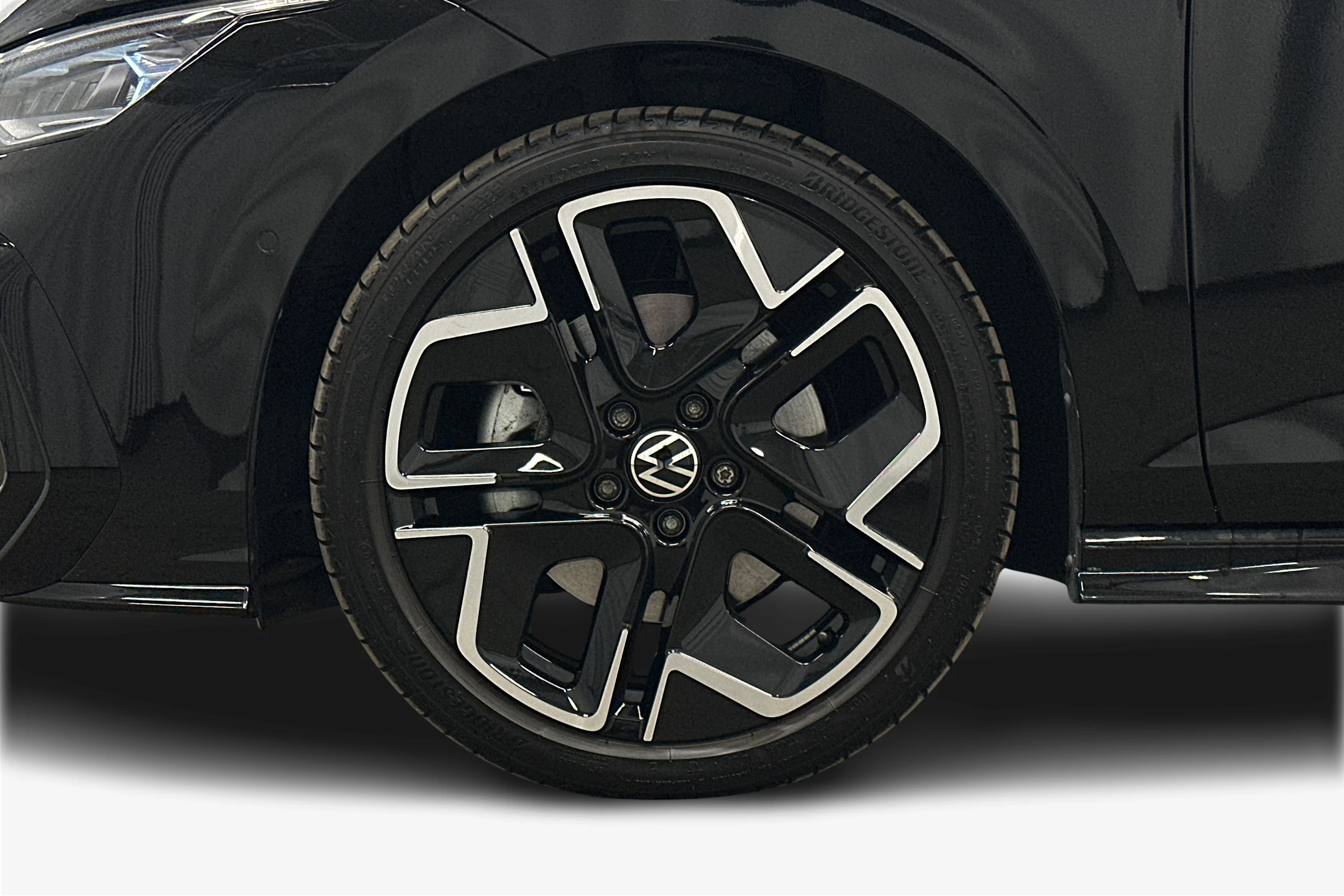 musta Volkswagen Golf 2025 kuva 9.