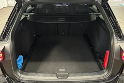 musta Volkswagen Golf 2025 kuva 11.