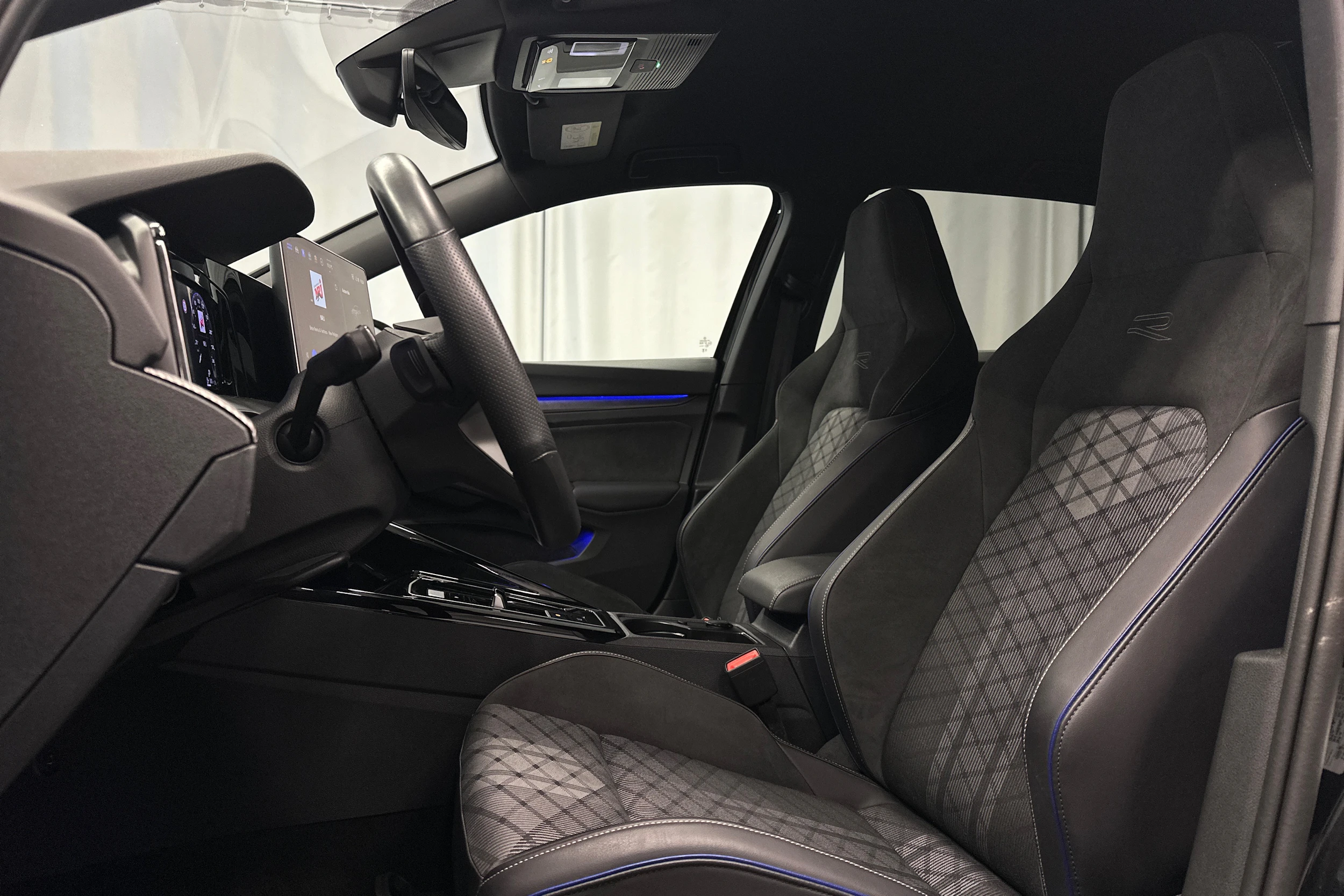 musta Volkswagen Golf 2025 kuva 15.