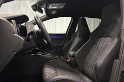 musta Volkswagen Golf 2025 kuva 15.