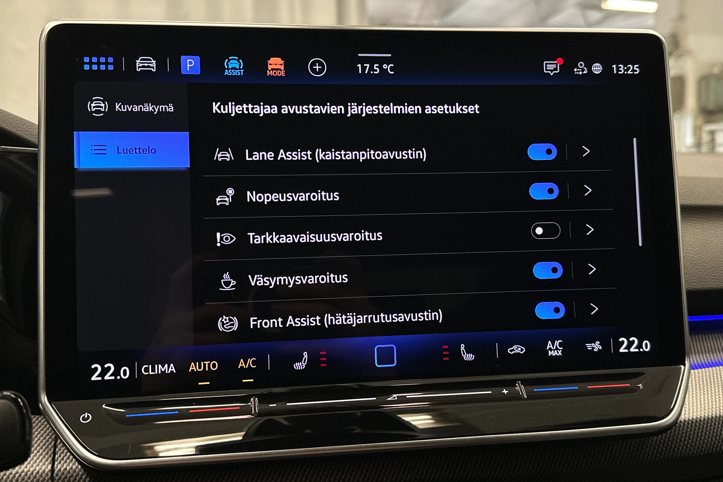 musta Volkswagen Golf 2025 kuva 22.
