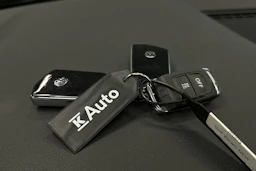 musta Volkswagen Golf 2025 kuva 28.