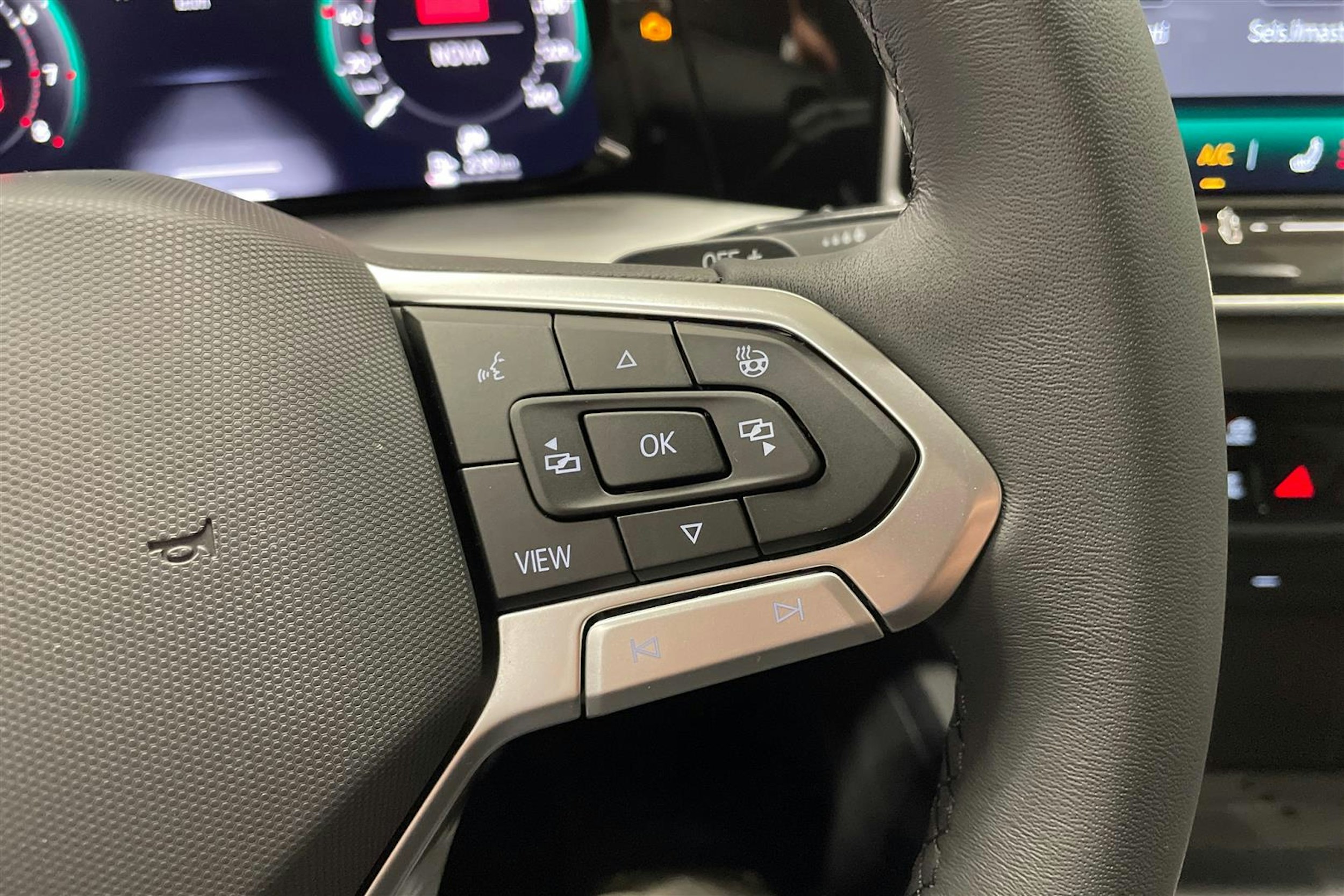 harmaa Volkswagen Golf 2025 kuva 6.