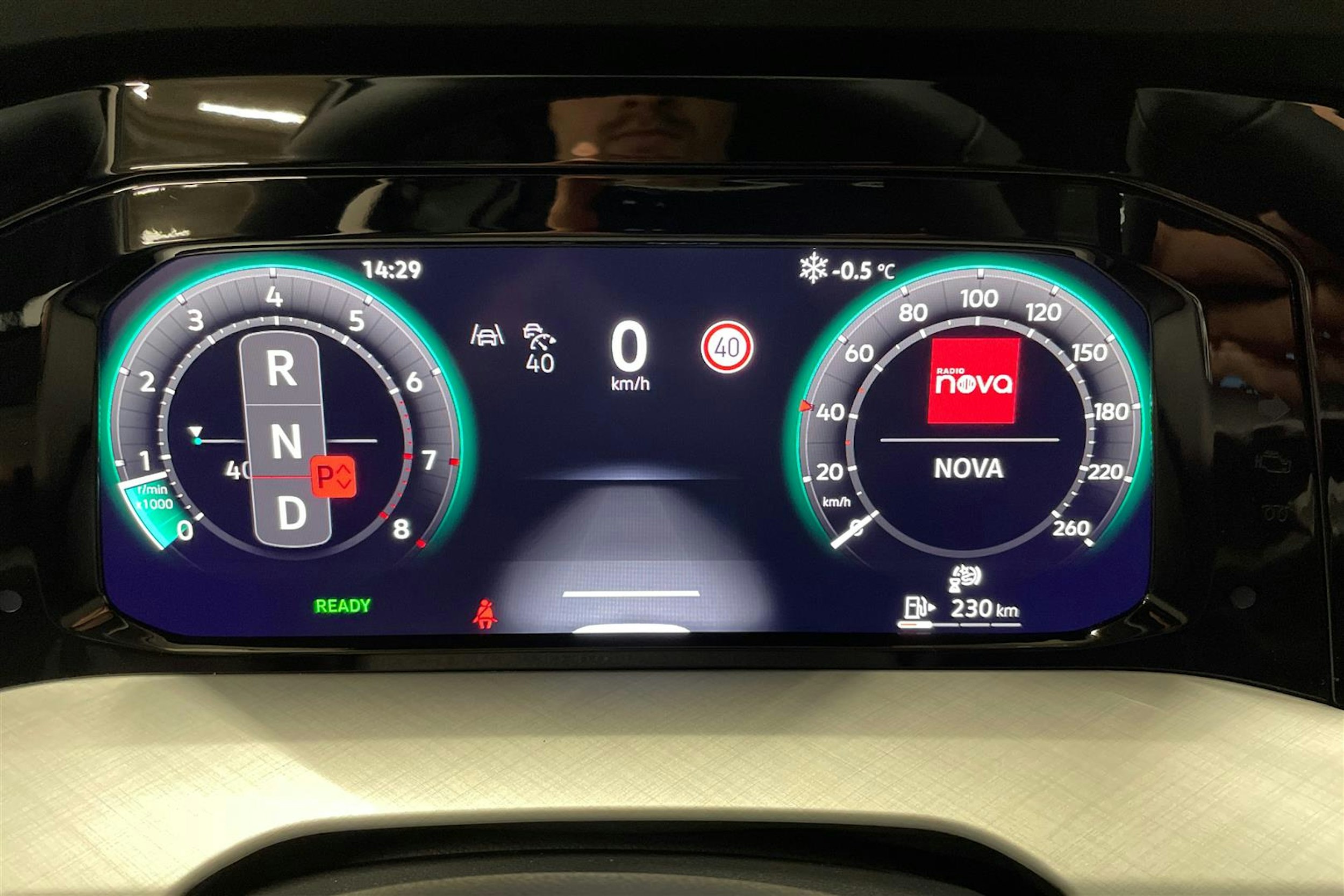 harmaa Volkswagen Golf 2025 kuva 7.