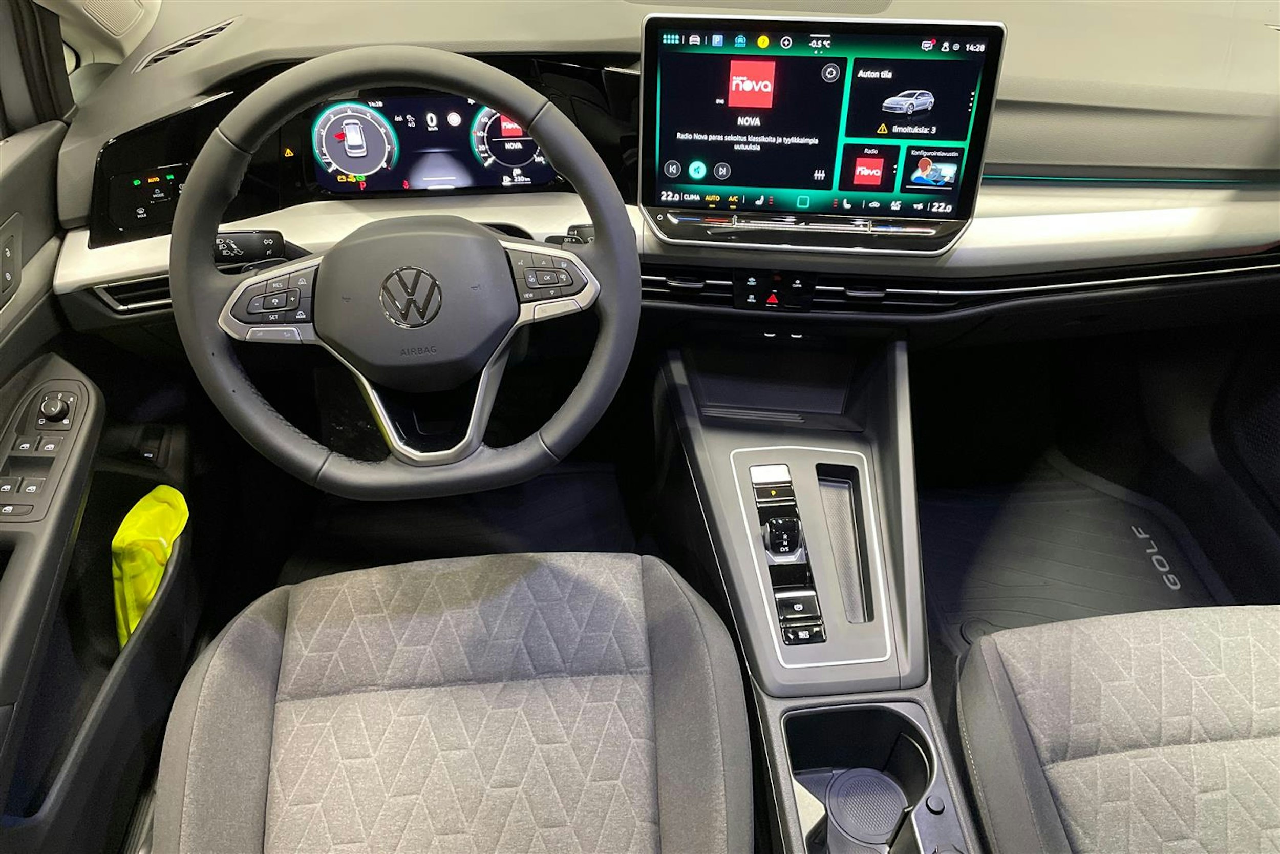 harmaa Volkswagen Golf 2025 kuva 9.